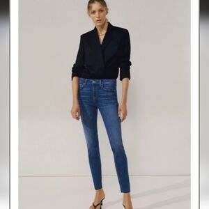 ZARA Skinny Ankle Medium Wash Raw Hem Jeans. Size 4 NWT